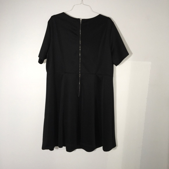 Plus size dress - Picture 2 of 3